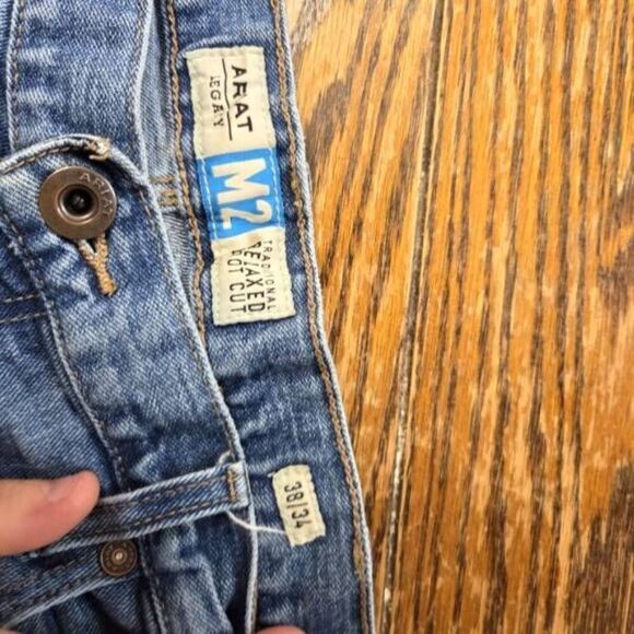 Ariat Men's Relaxed Fit Low-Rise Legacy M2 Traditional Bootcut Jeans sz 38x34 - Picture 3 of 5